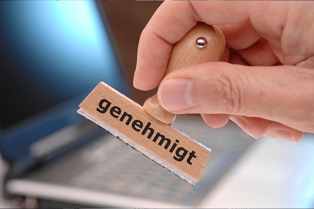 Schwimmbad in Deutschland: Welche Genehmigungen sind wirklich erforderlich?